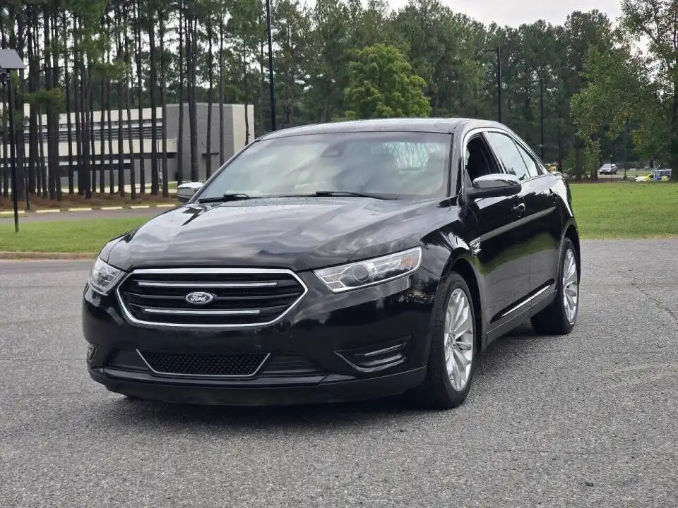 2019 Ford Taurus Limited FWD's photo