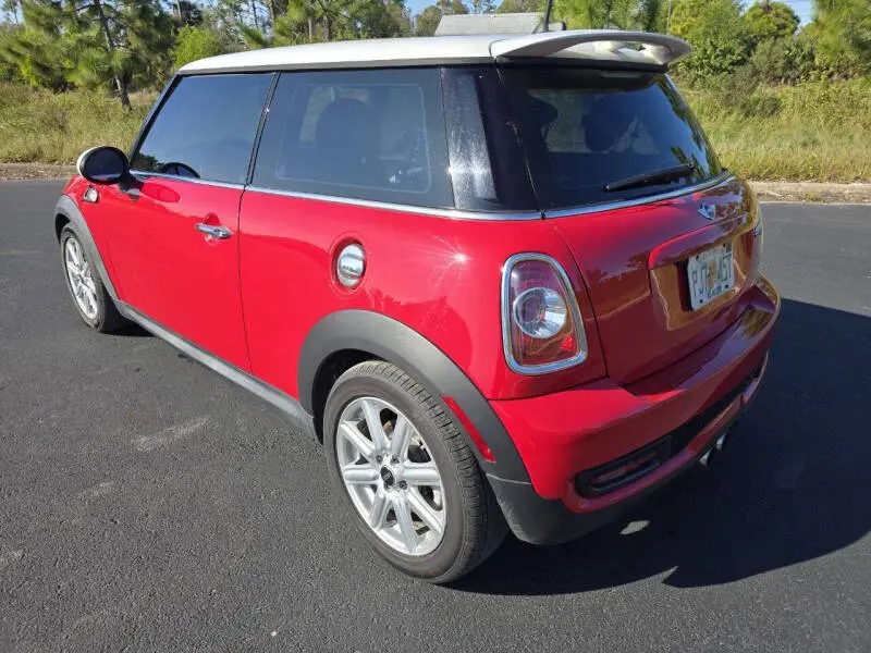 2011 MINI Cooper S photo 4