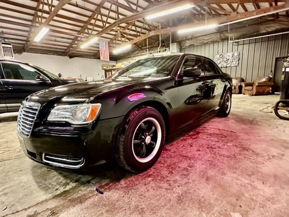 2012 Chrysler 300 Base photo 5