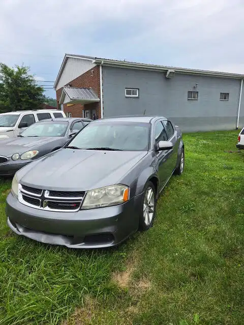 2012 Dodge Avenger SE's photo