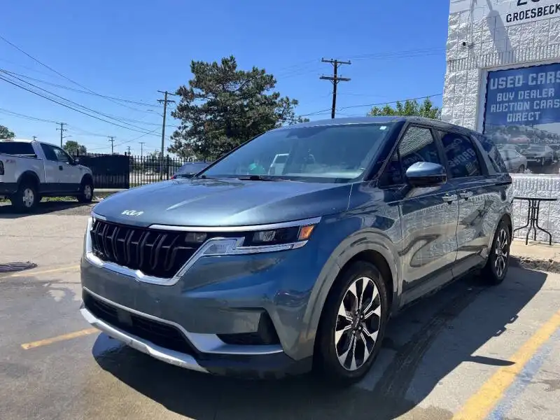 2022 Kia Sedona EX's photo