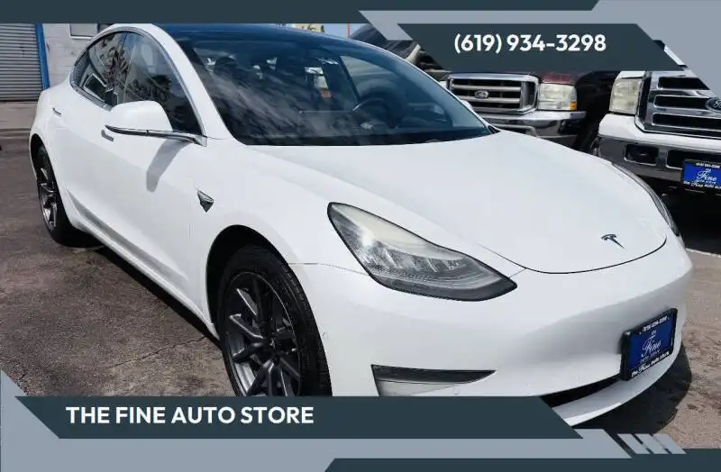 2019 Tesla Model 3 Standard Range Plus's photo