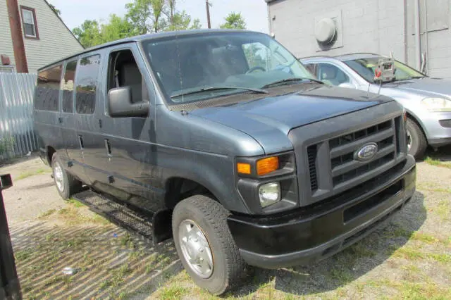 2013 Ford E-Series E-150 Van photo 4