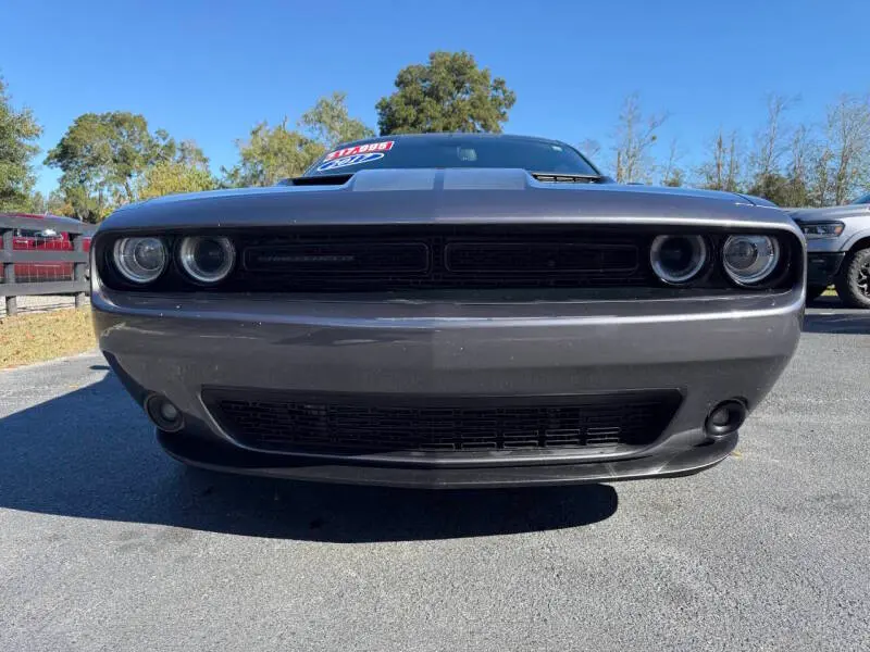 2017 Dodge Challenger SXT photo 5