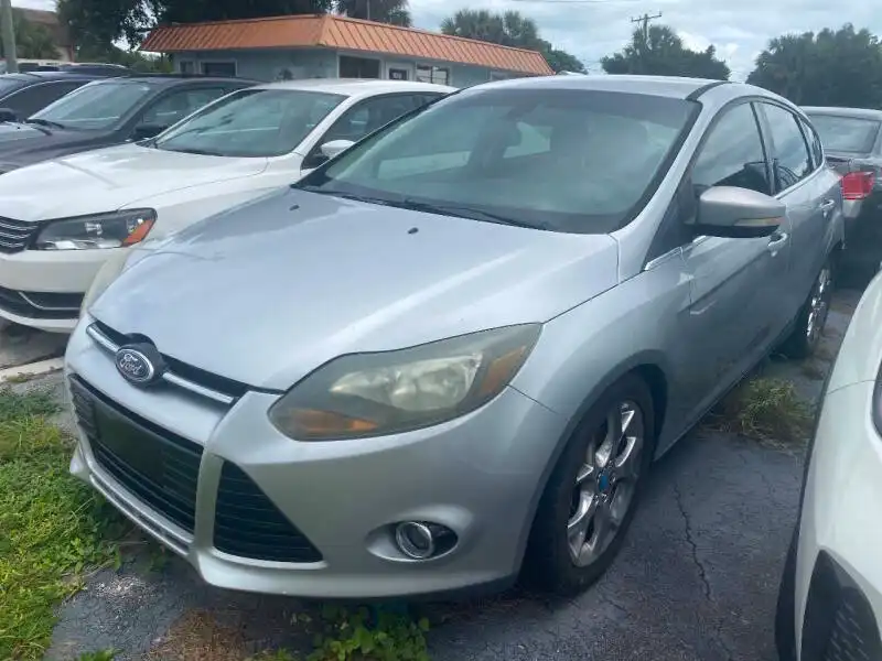 2012 Ford Focus 5 Door Hatch Titanium's photo
