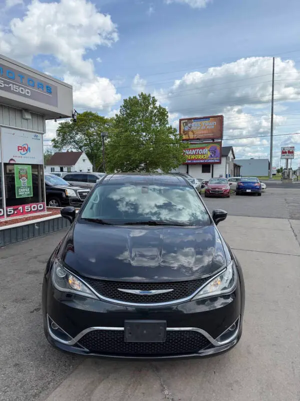 2018 Chrysler Pacifica Touring Plus photo 5