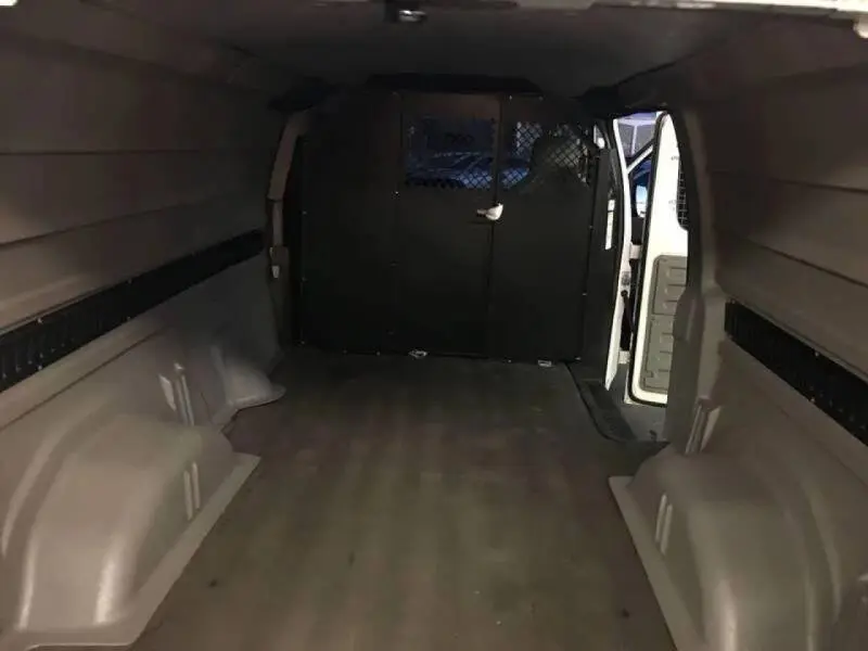 2011 Ford E-Series E-150 Van photo 5