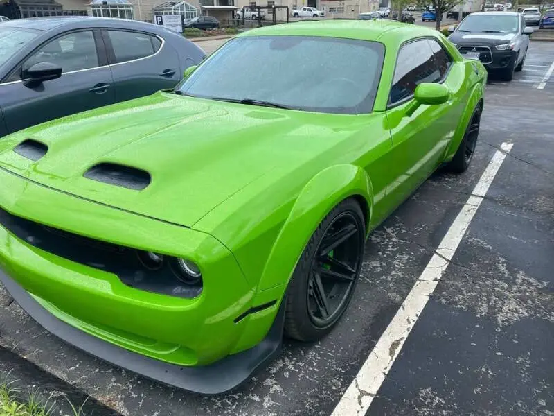 2017 Dodge Challenger SRT Hellcat photo 3