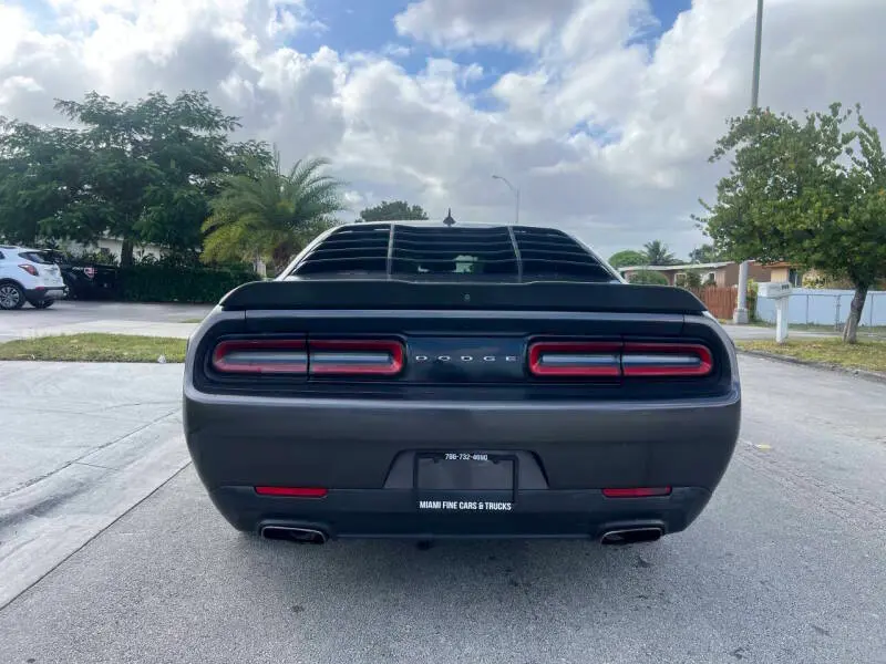 2017 Dodge Challenger SXT photo 5