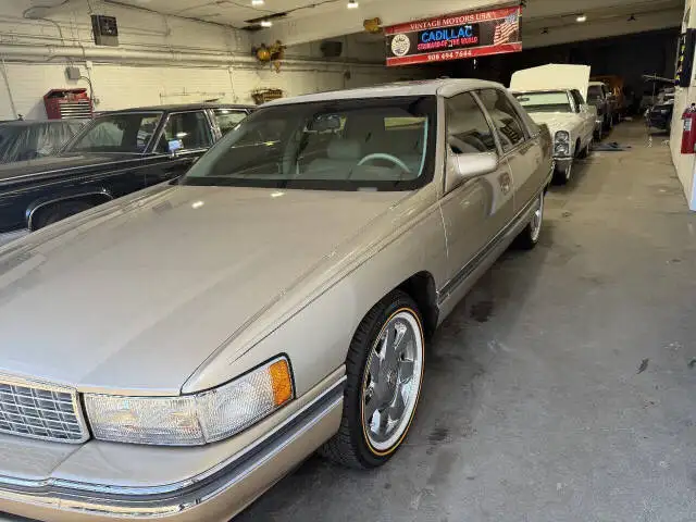1995 Cadillac DeVille Base's photo