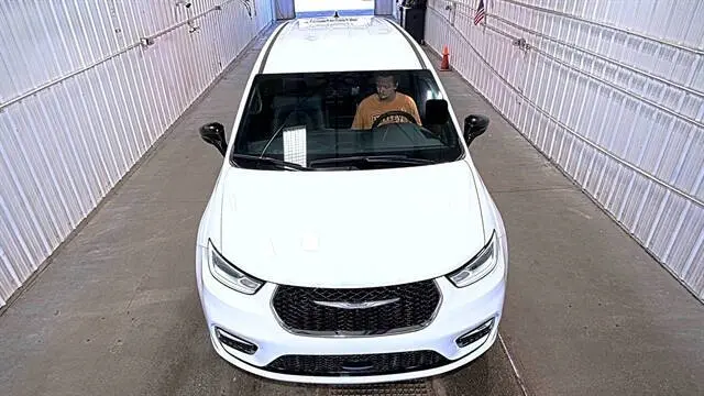 2025 Chrysler Pacifica Select photo 4