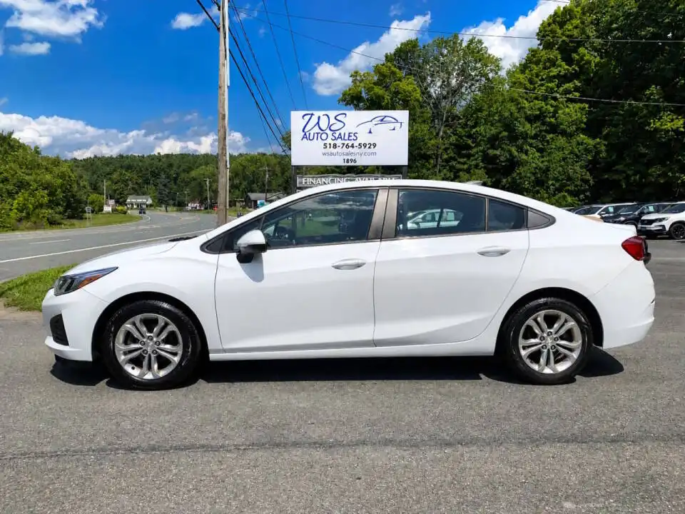 2019 Chevrolet Cruze LS Auto's photo