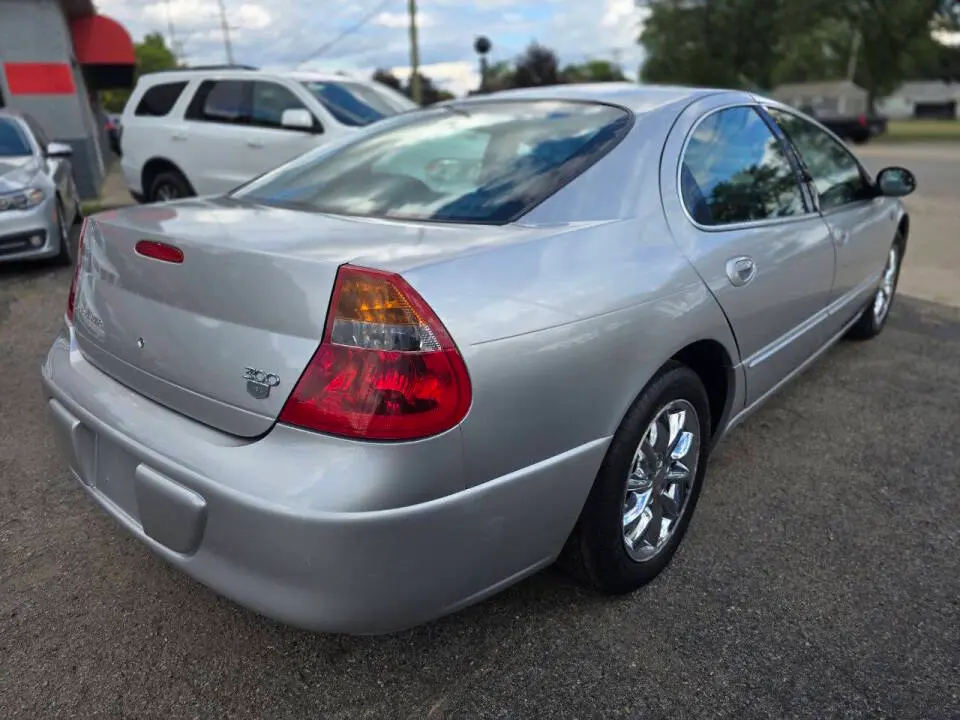 2004 Chrysler 300 Base photo 5
