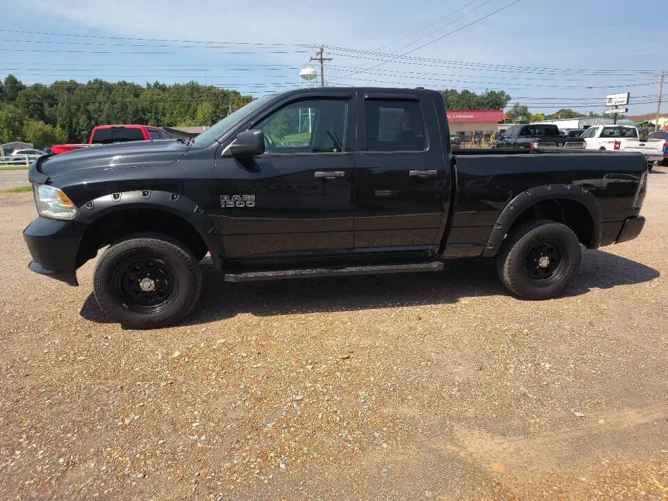 2018 RAM 1500 Express 4x4 Quad Cab 6'4 photo 4