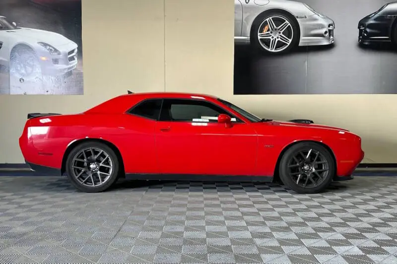 2016 Dodge Challenger R/T Plus Shaker photo 3