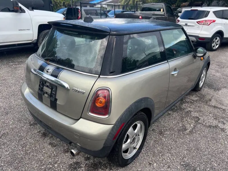 2009 MINI Cooper Base photo 3