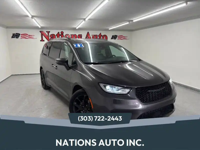 2022 Chrysler Pacifica Touring L's photo