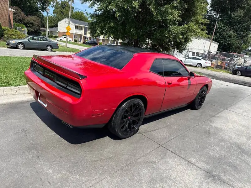 2012 Dodge Challenger SXT photo 4