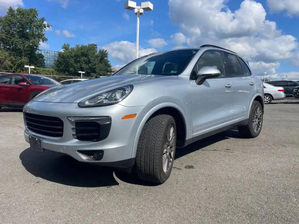 2017 Porsche Cayenne Platinum Edition's photo