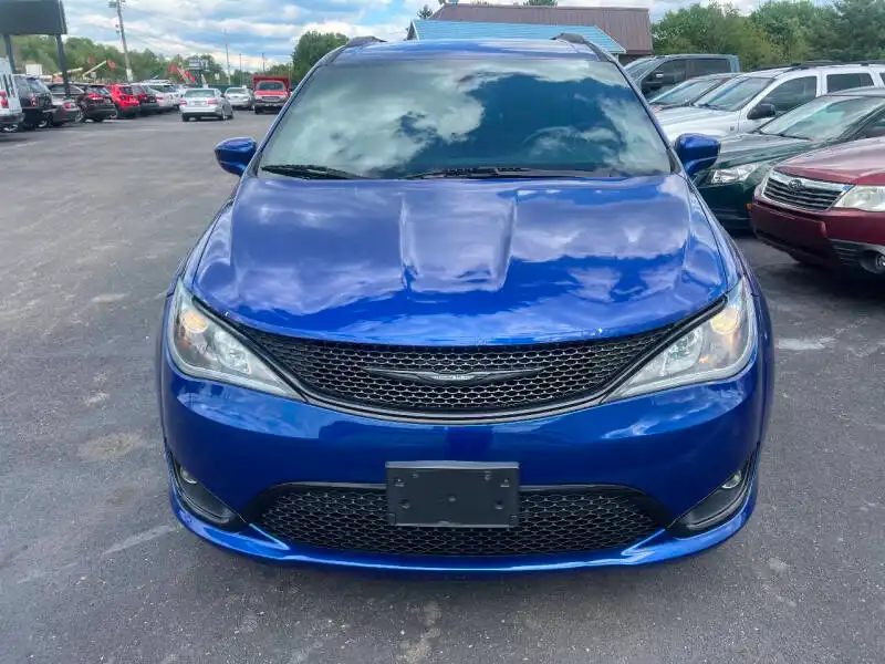 2018 Chrysler Pacifica Touring Plus's photo
