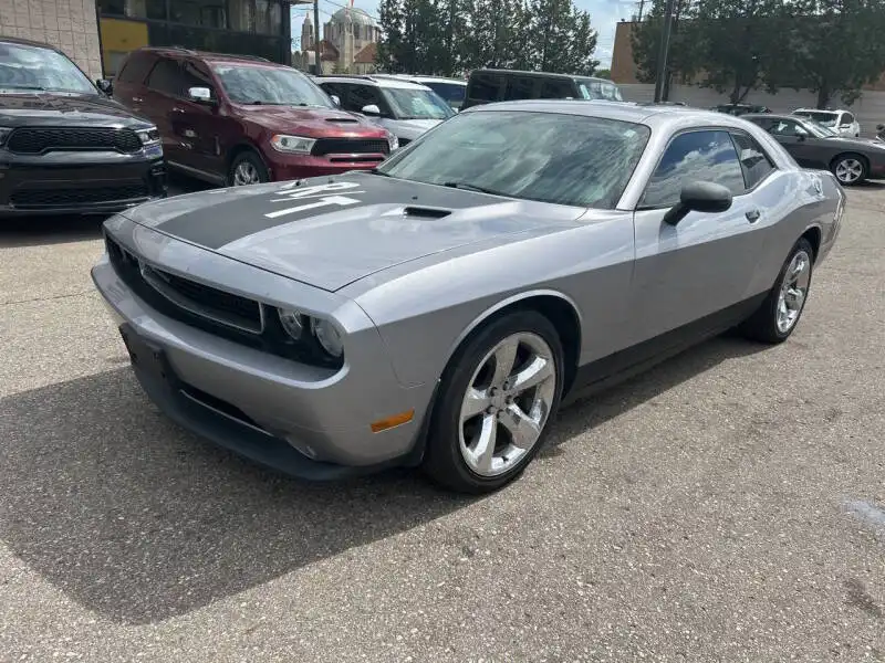 2014 Dodge Challenger SXT's photo