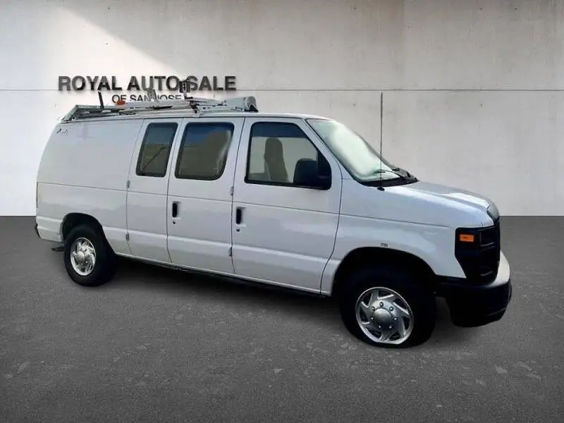 2010 Ford E-Series E-250 Van photo 1