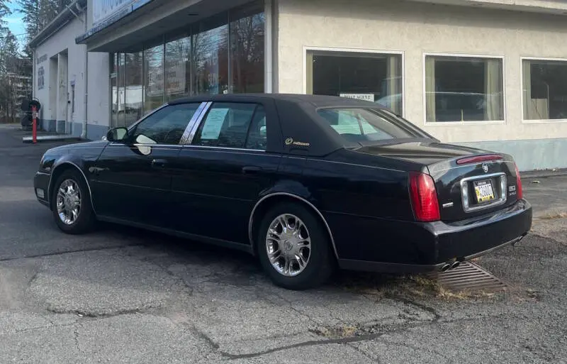 2004 Cadillac DeVille Base photo 5