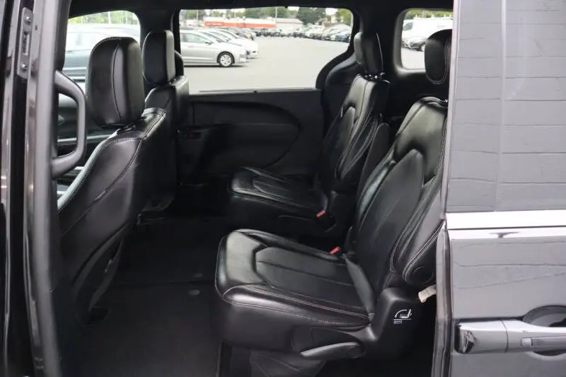 2025 Chrysler Pacifica Select photo 5