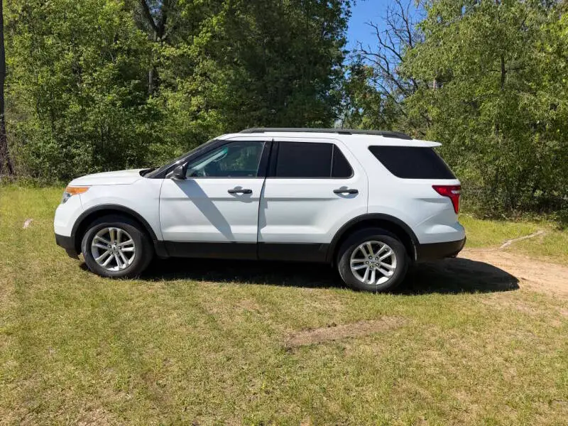 2015 Ford Explorer Base 4WD photo 1