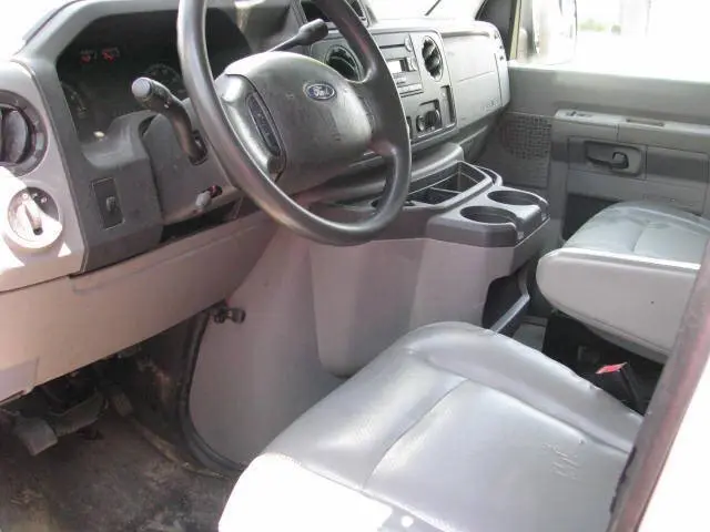 2011 Ford E-Series E-150 Van photo 3