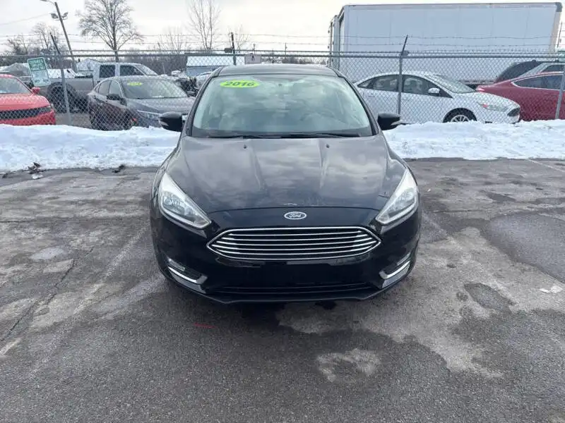 2016 Ford Focus 5 Door Hatch Titanium's photo
