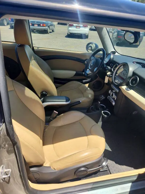 2010 MINI Cooper Base photo 5