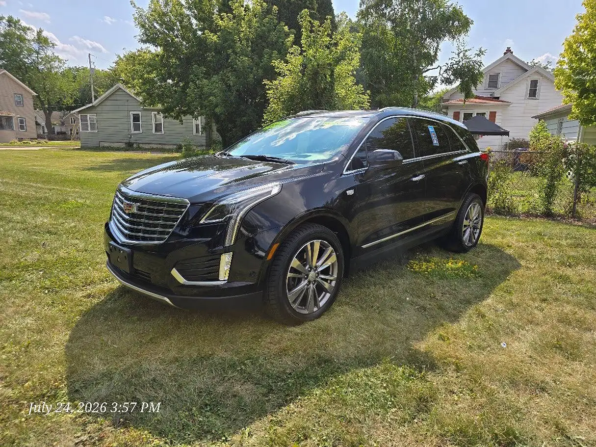 2017 Cadillac XT5 AWD Platinum's photo