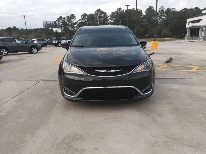 2020 Chrysler Pacifica Touring photo 5