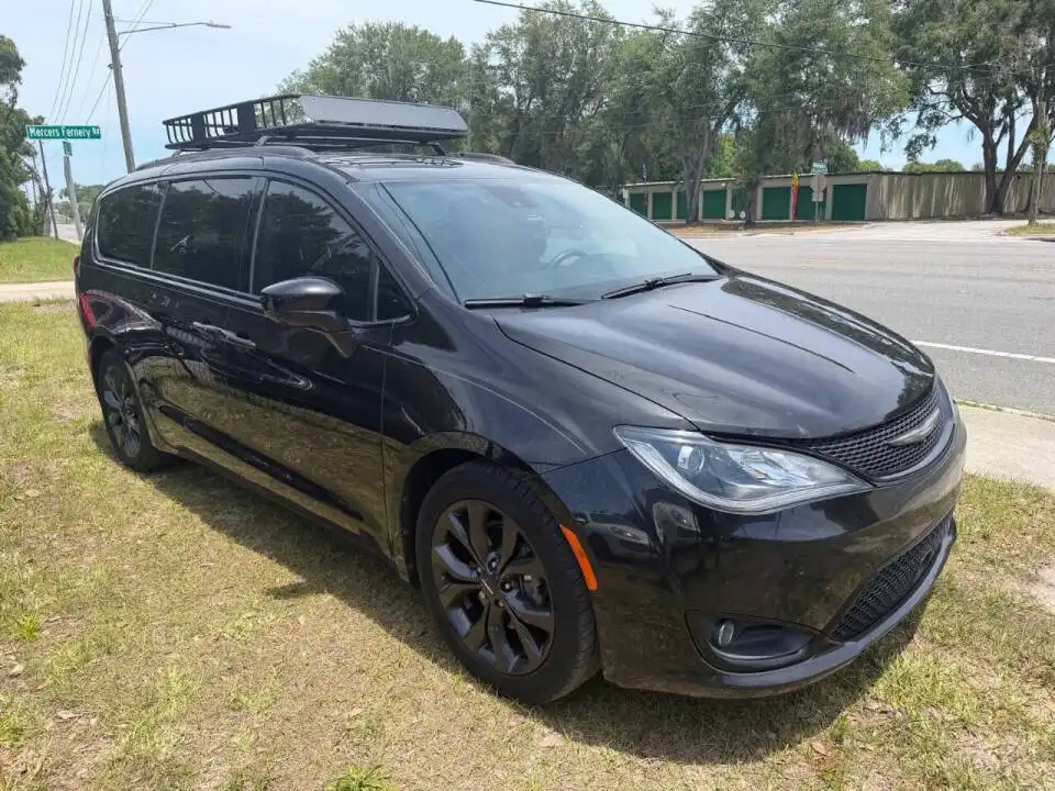 2018 Chrysler Pacifica Touring L's photo