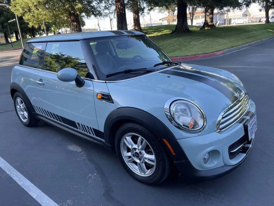 2011 MINI Cooper Base photo 3