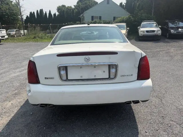 2005 Cadillac DeVille Base photo 5