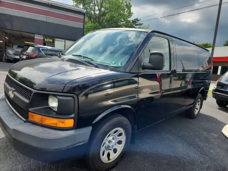 2009 Chevrolet Express 1500 Work Van's photo