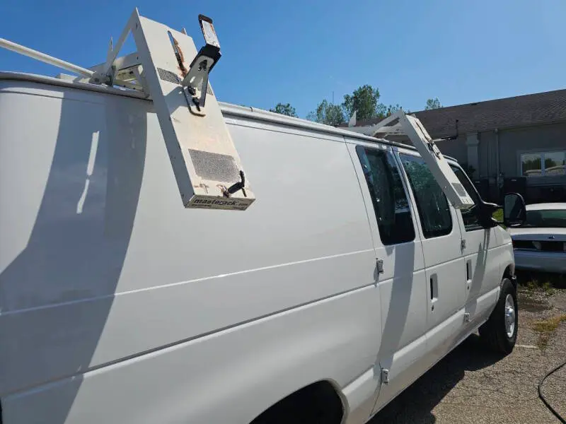 2012 Ford E-Series E-250 Van photo 5