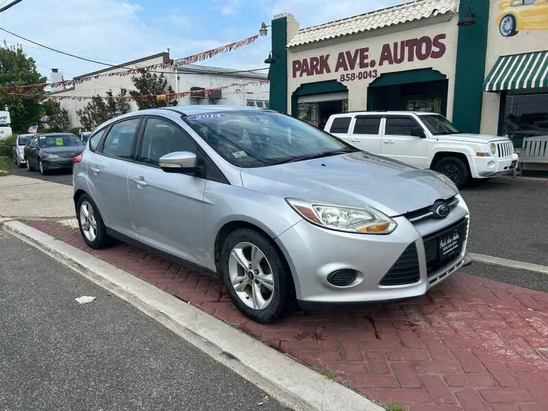 2014 Ford Focus SE Hatchback 5-Door's photo