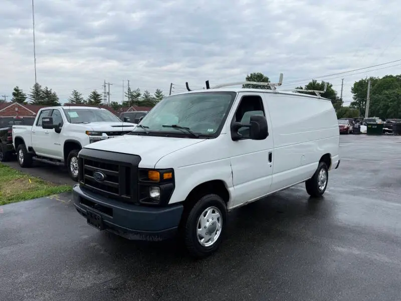 2011 Ford E-Series E-150 Van photo 3
