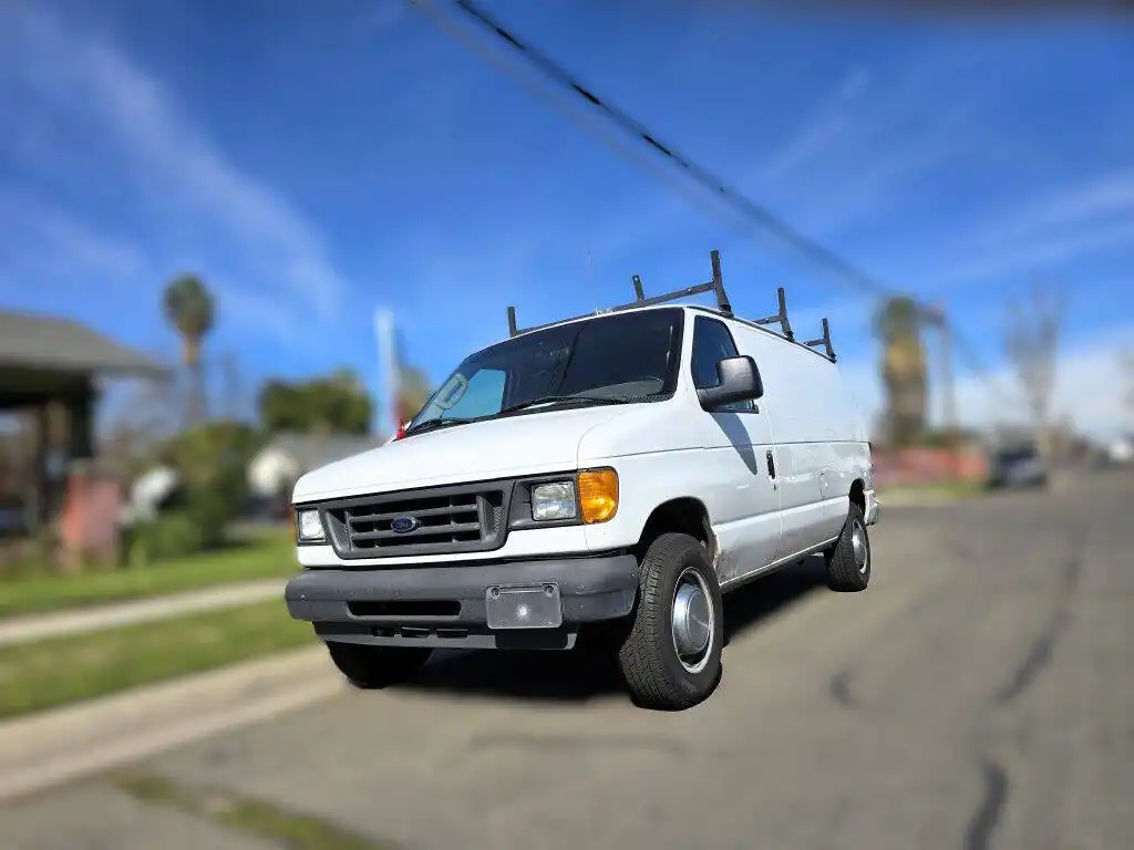 2004 Ford E-Series E-250 Van's photo