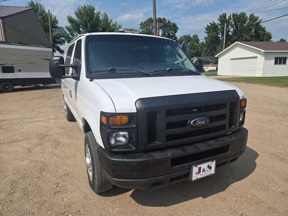 2012 Ford E-Series E-150 Van photo 3