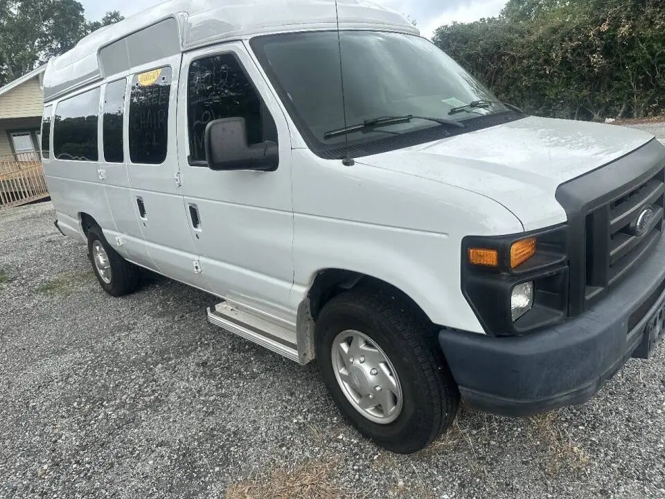 2012 Ford E-Series E-350 Super Duty Extended photo 4