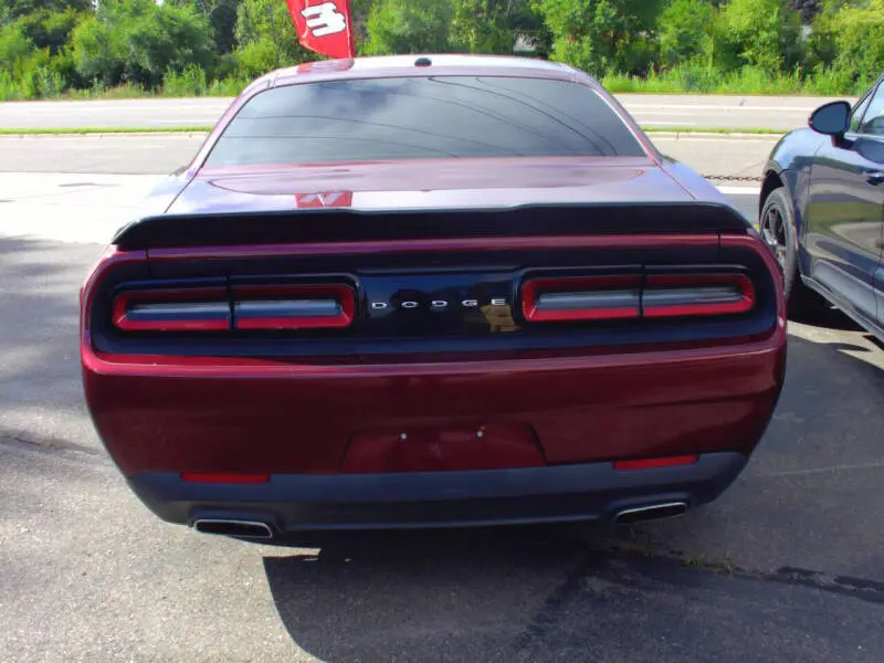 2017 Dodge Challenger SXT photo 5