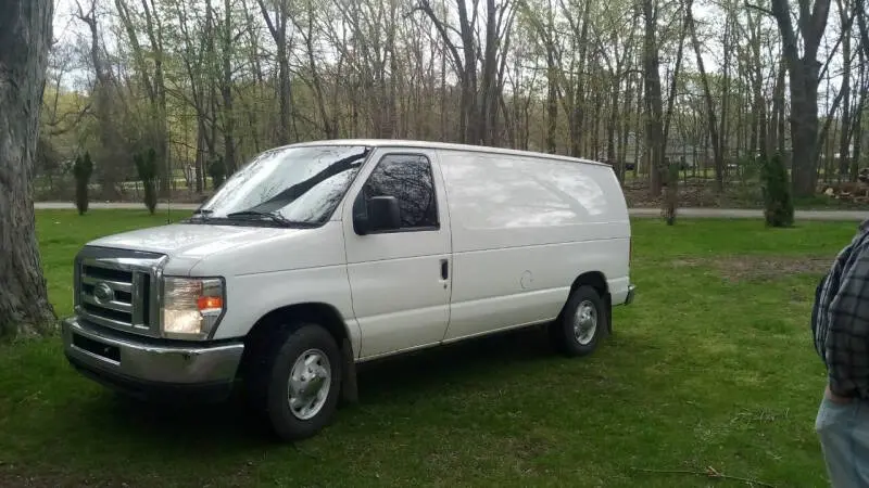 2013 Ford E-Series E-250 Van photo 5