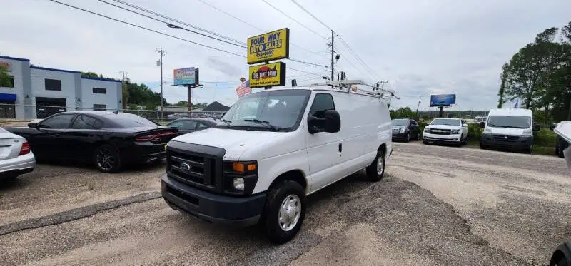 2010 Ford E-Series E-250 Van photo 1