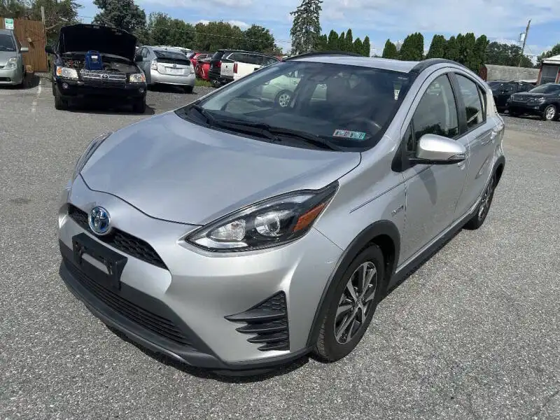 2018 Toyota Prius c Two's photo
