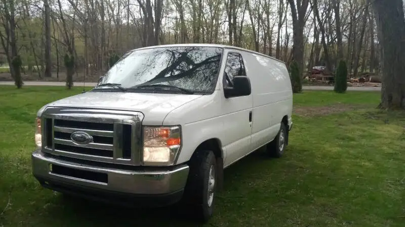 2013 Ford E-Series E-250 Van photo 1