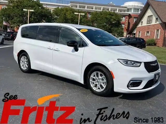 2025 Chrysler Pacifica Select's photo